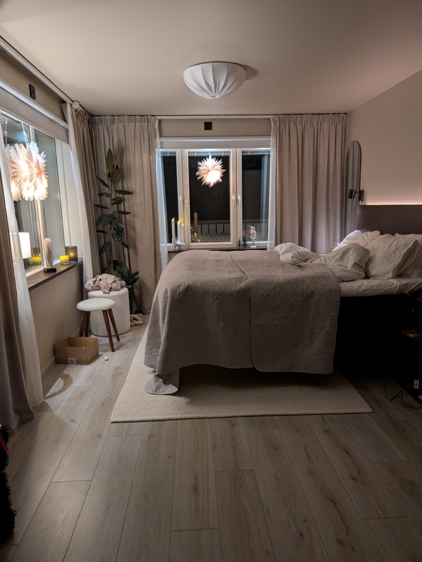 Sovrum med varm stjärnbelysning